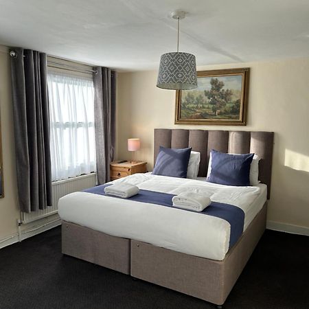Black Lion Surbiton Экстерьер фото