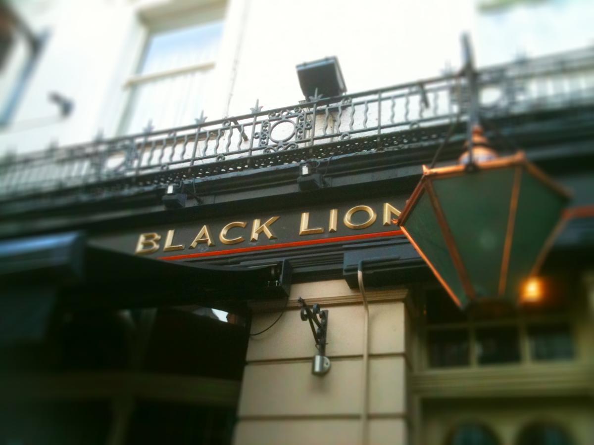 Black Lion Surbiton Экстерьер фото