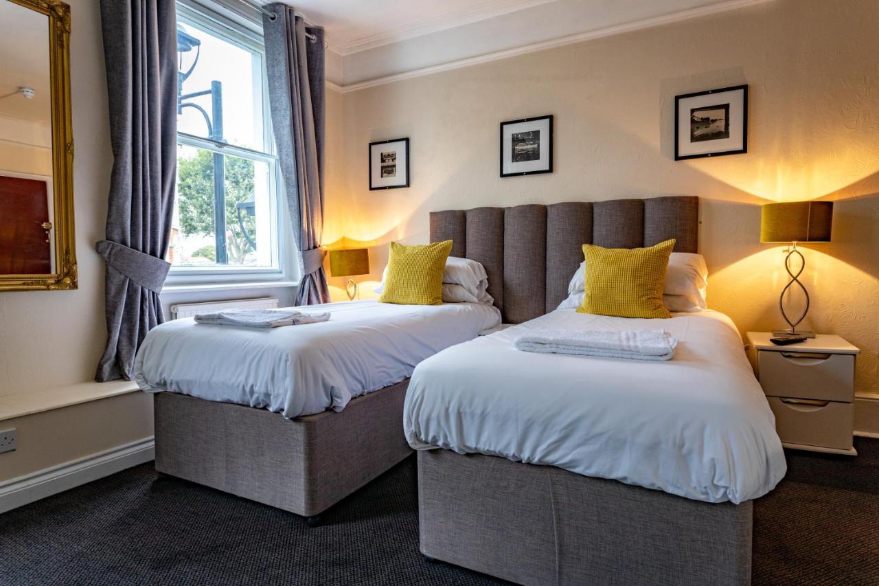 Black Lion Surbiton Экстерьер фото