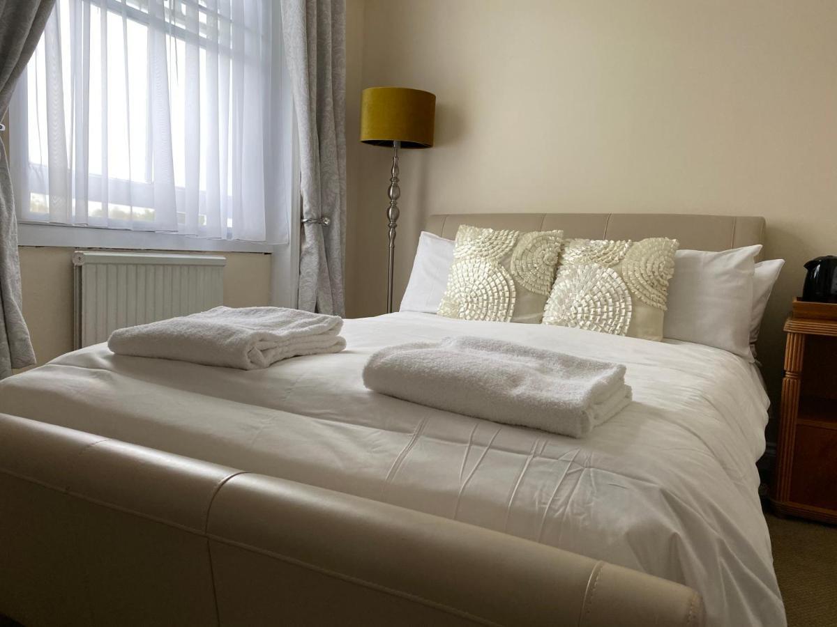 Black Lion Surbiton Экстерьер фото