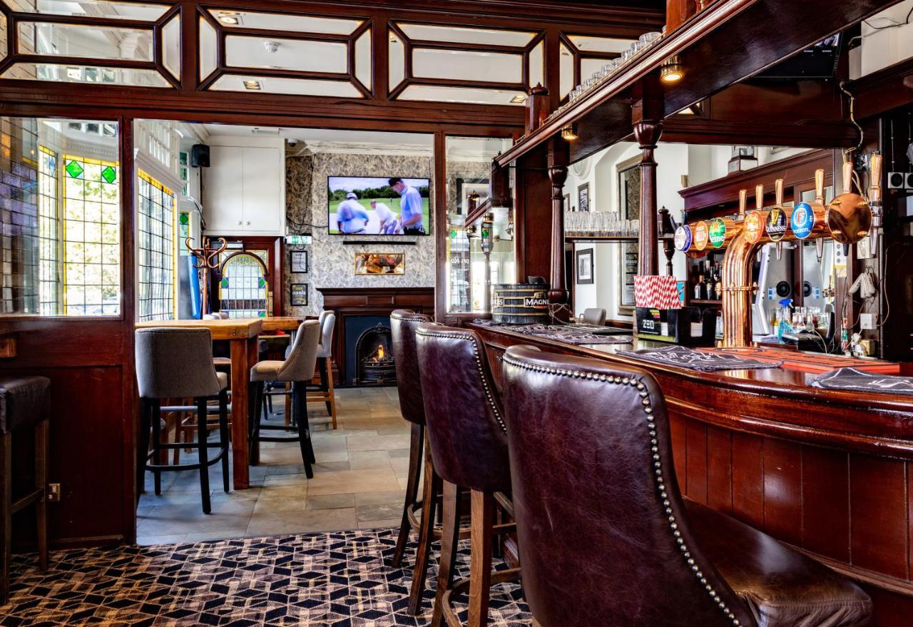 Black Lion Surbiton Экстерьер фото