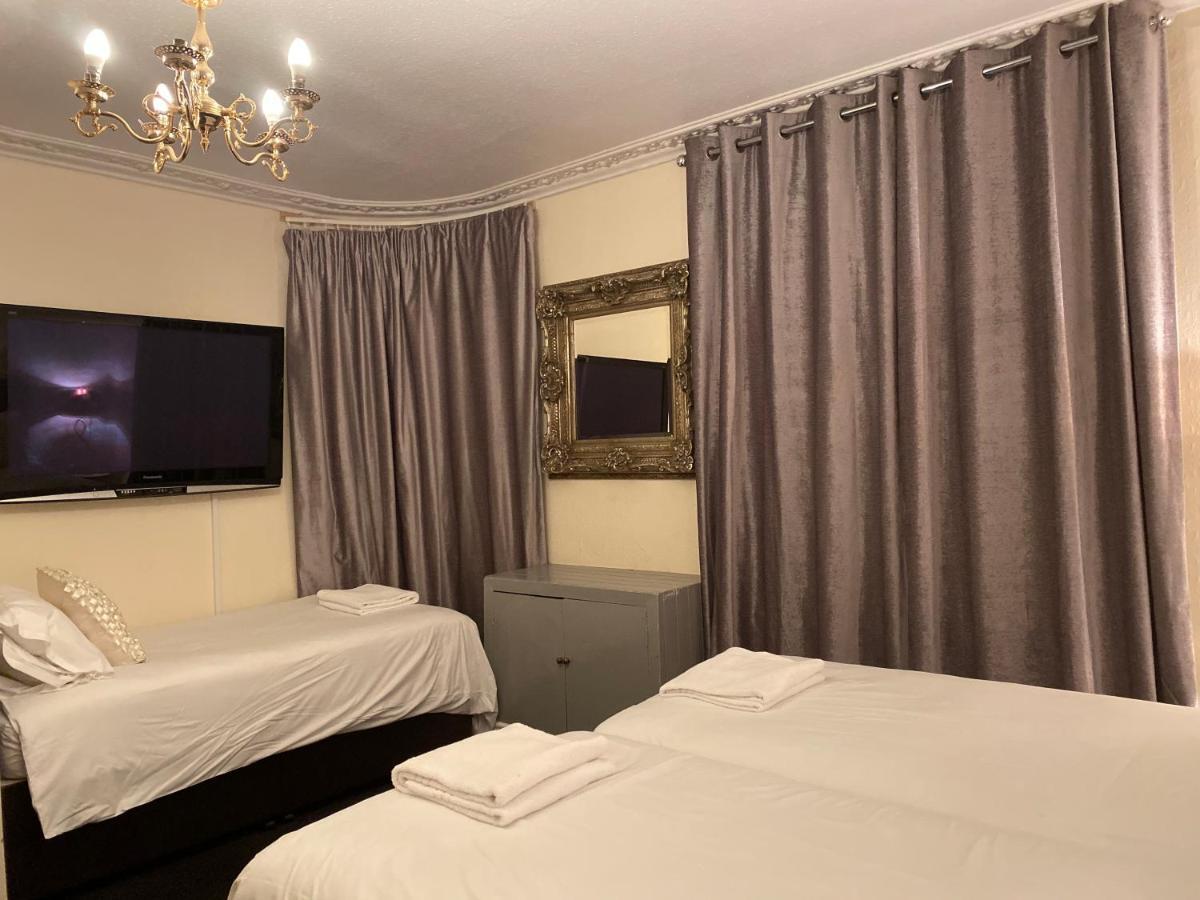 Black Lion Surbiton Экстерьер фото