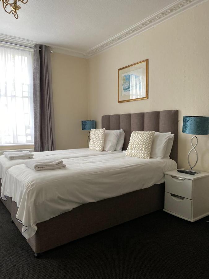 Black Lion Surbiton Экстерьер фото