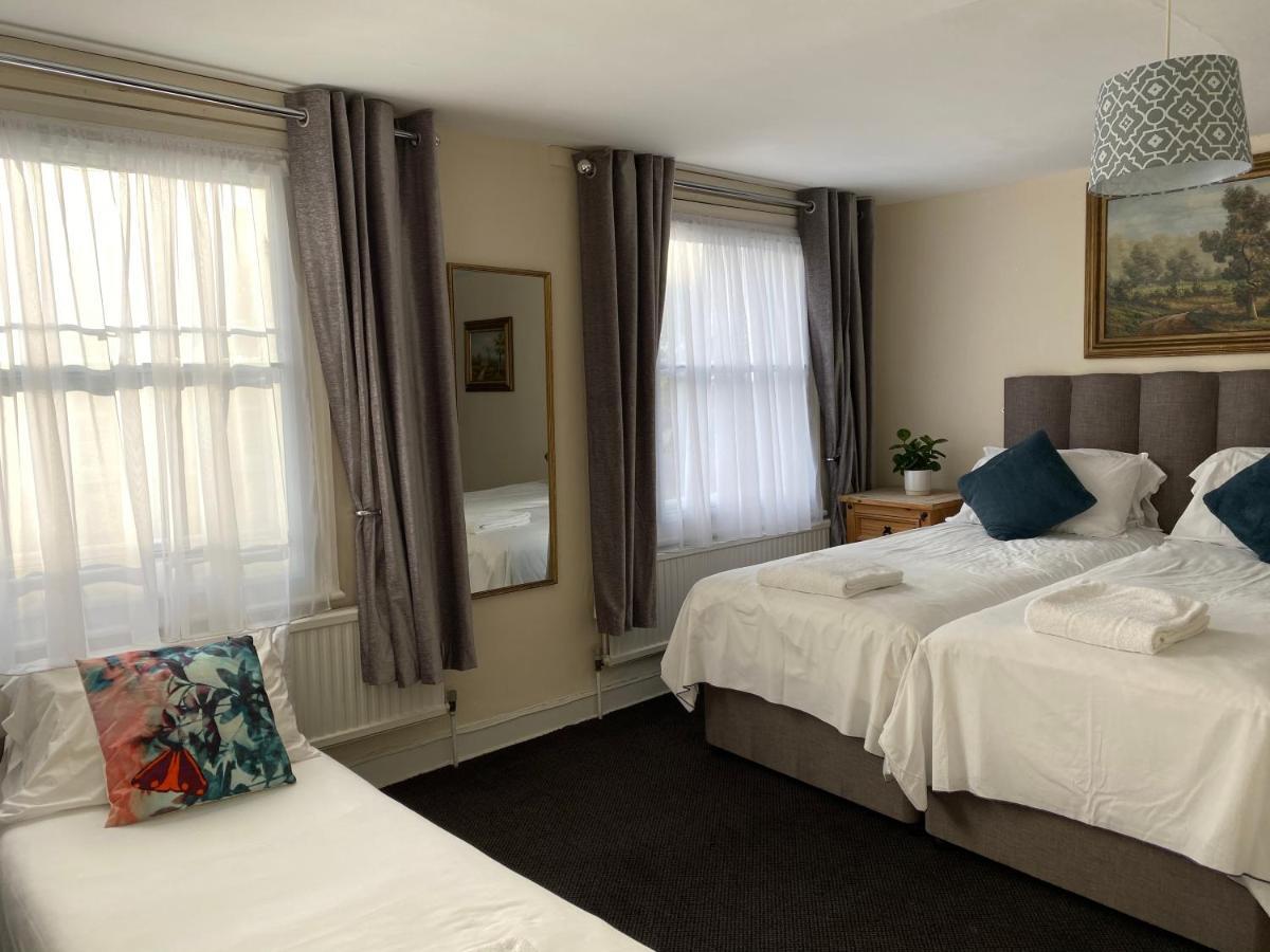 Black Lion Surbiton Экстерьер фото